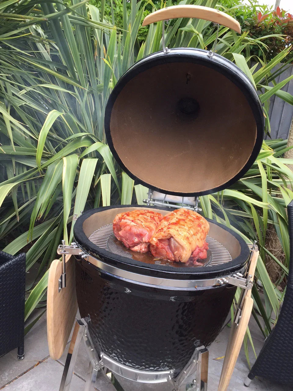 THE NEW STEAKSTONES KAMADO SMOKER & GRILL